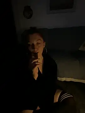 Snapshot of Stoner_BarbieXX chatting on 12.19.25 Stoner BarbieXX online show from 12.19.25