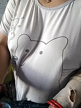 Snapshot of milf-kaira chatting on 03.03.25 milf-kaira online show from 03.03.25