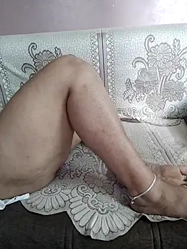 Snapshot of milf-kaira chatting on 03.03.25 milf-kaira online show from 03.03.25