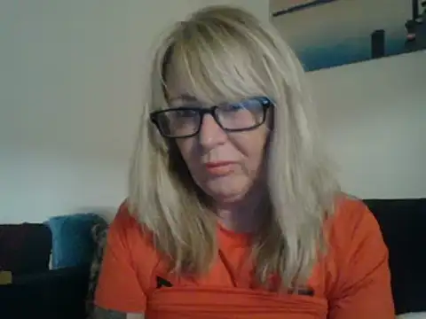 Snapshot of Miss-Cx chatting on 01.10.25 Miss-Cx online show from 01.10.25