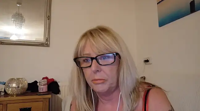 Snapshot of Miss-Cx chatting on 02.06.25 Miss-Cx online show from 02.06.25