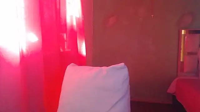 Snapshot of Little_aphrodite chatting on 10.30.25 Little aphrodite online show from 10.30.25