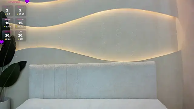 Snapshot of Naomi_Dasilva chatting on 12.26.24 Naomi Dasilva online show from 12.26.24