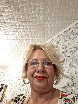 Snapshot of PALETT chatting on 11.08.25 PALETT online show from 11.08.25