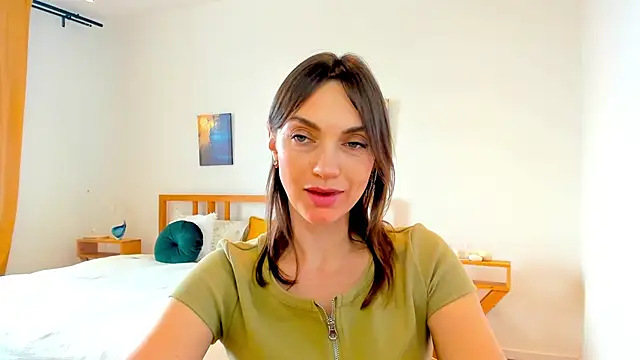 LovelyeeMia online show from 12.18.24