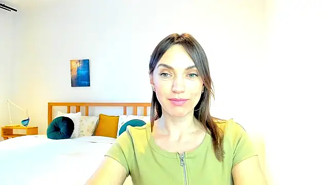 LovelyeeMia online show from 12.18.24