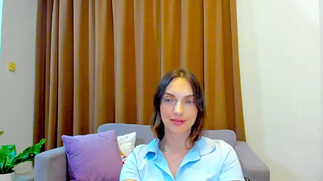 LovelyeeMia online show from 10.14.25