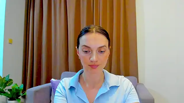 LovelyeeMia online show from 10.17.25