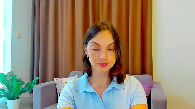 LovelyeeMia online show from 11.13.25