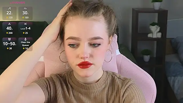 Snapshot of Eveleen_Soleen chatting on 12.08.24 Eveleen Soleen online show from 12.08.24