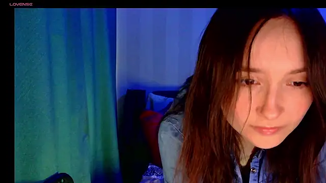 Snapshot of LilyXSky chatting on 10.07.25 LilyXSky online show from 10.07.25