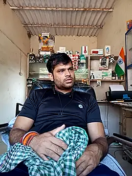 Snapshot of Priynkarani chatting on 11.22.25 Priynkarani online show from 11.22.25