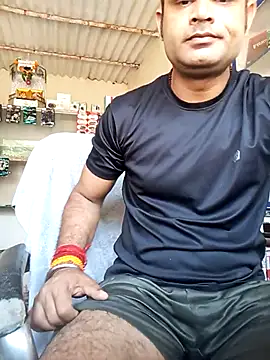 Snapshot of Priynkarani chatting on 11.26.25 Priynkarani online show from 11.26.25