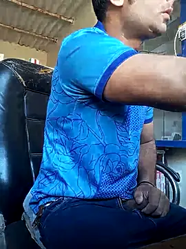 Snapshot of Priynkarani chatting on 11.27.25 Priynkarani online show from 11.27.25