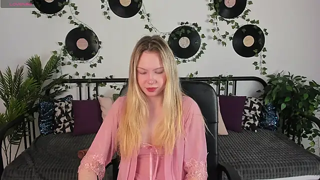 AnnAbbey online show from 03.05.25