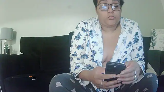 vanilla chocolate23 online show from 10.13.25