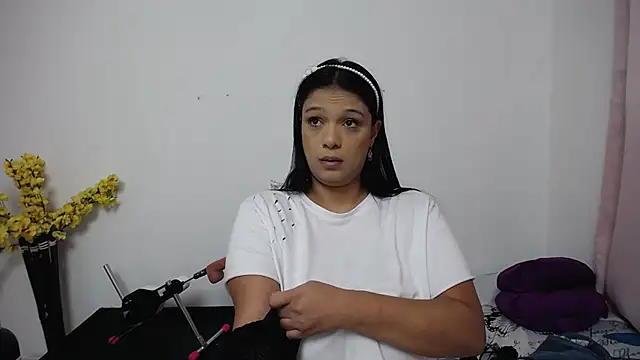 Nicol Love0 online show from 09.26.25