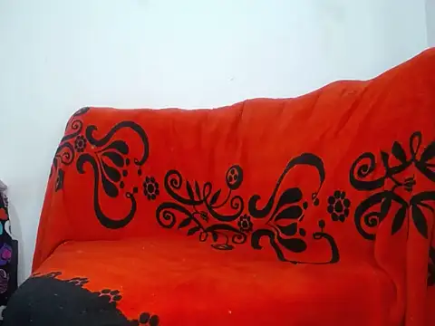 Snapshot of diamonmeli chatting on 01.08.25 diamonmeli online show from 01.08.25