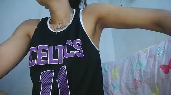 Snapshot of diamonmeli chatting on 01.11.25 diamonmeli online show from 01.11.25