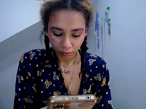 Snapshot of diamonmeli chatting on 01.22.25 diamonmeli online show from 01.22.25