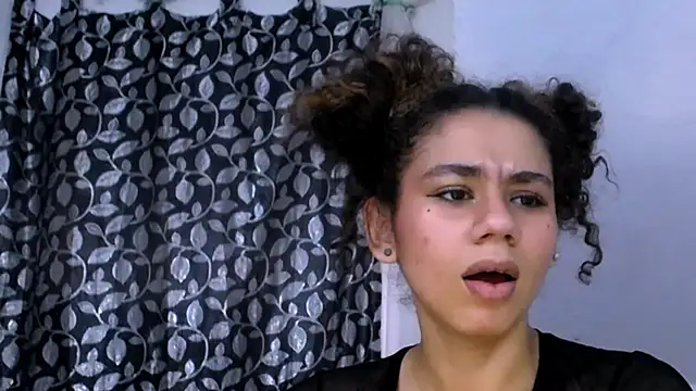 Snapshot of diamonmeli chatting on 03.03.25 diamonmeli online show from 03.03.25