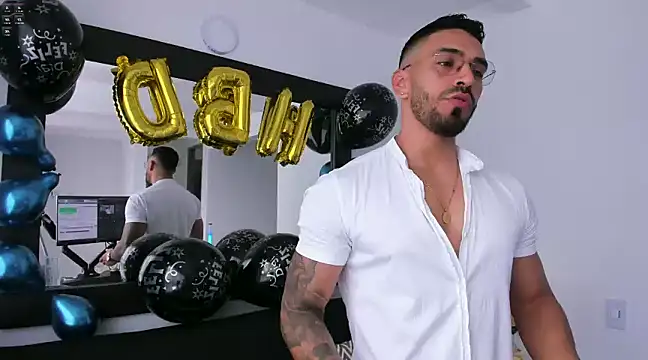 Snapshot of tony_muscle chatting on 12.27.24 tony muscle online show from 12.27.24