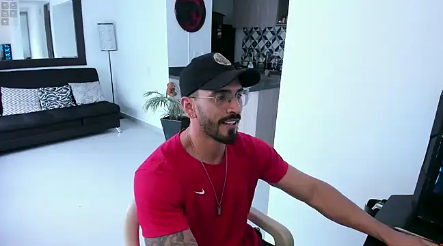Snapshot of tony_muscle chatting on 01.07.25 tony muscle online show from 01.07.25