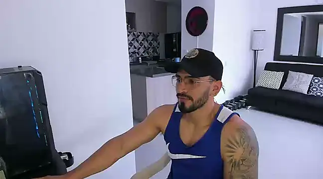 Snapshot of tony_muscle chatting on 03.02.25 tony muscle online show from 03.02.25