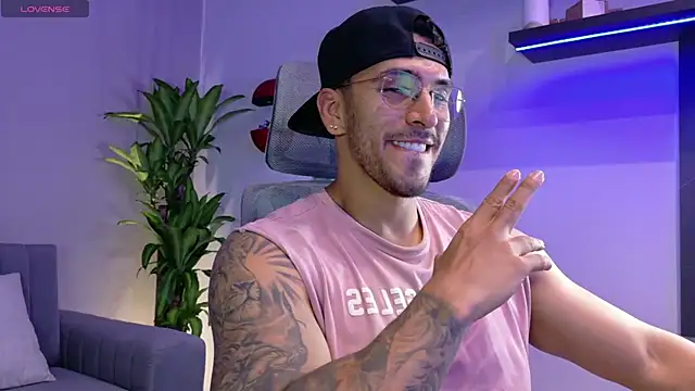 Snapshot of tony_muscle chatting on 06.25.26 tony muscle online show from 06.25.26