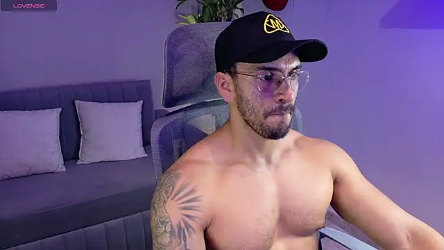 Snapshot of tony_muscle chatting on 07.06.26 tony muscle online show from 07.06.26