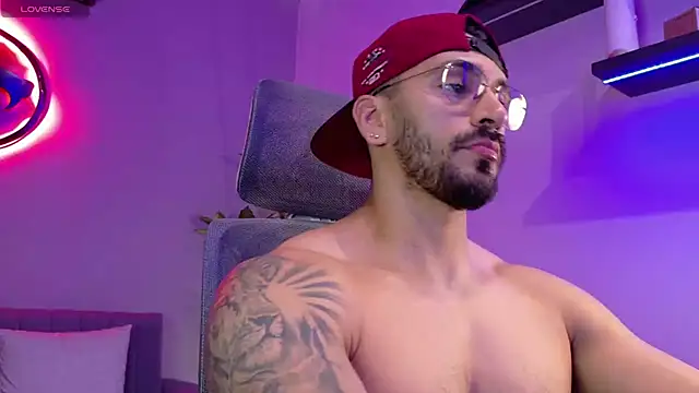 Snapshot of tony_muscle chatting on 07.18.26 tony muscle online show from 07.18.26