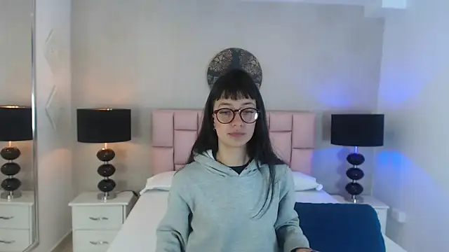 Snapshot of Zoe_Vixen chatting on 02.26.25 Zoe Vixen online show from 02.26.25