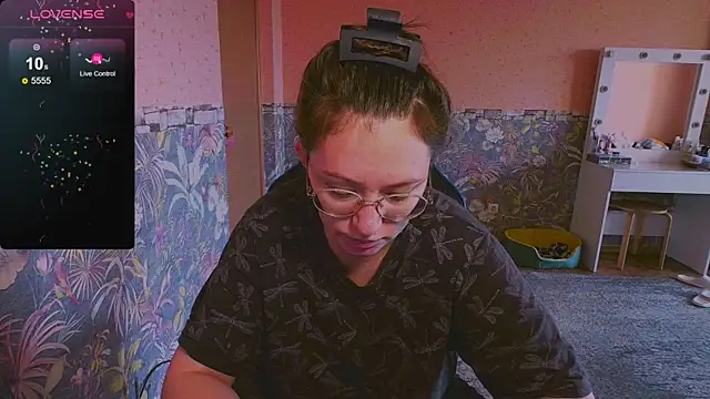 Chloe strip online show from 09.27.25