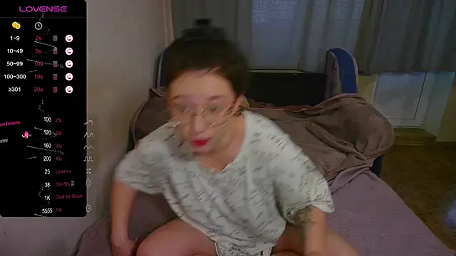 Chloe strip online show from 10.03.25