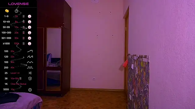 Chloe strip online show from 10.17.25