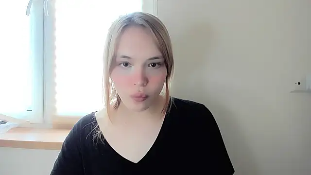 Snapshot of fem_to chatting on 02.14.25 fem to online show from 02.14.25