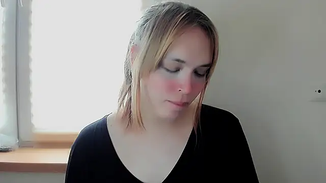 Snapshot of fem_to chatting on 02.24.25 fem to online show from 02.24.25