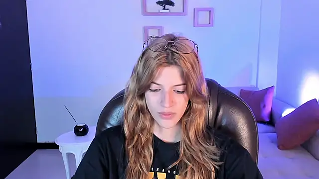 Nora Vennucci online show from 02.11.25