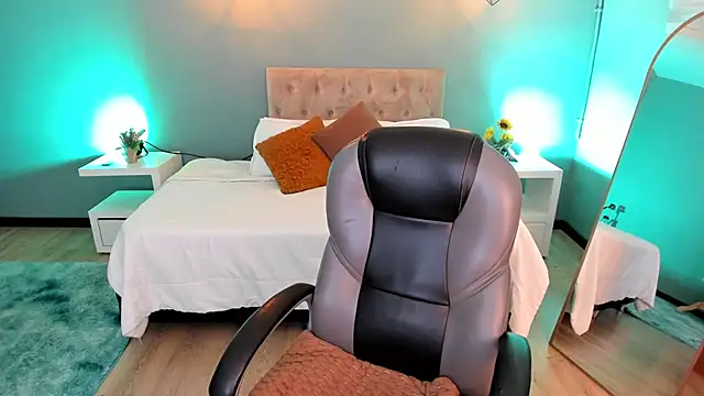 Nora Vennucci online show from 09.11.25