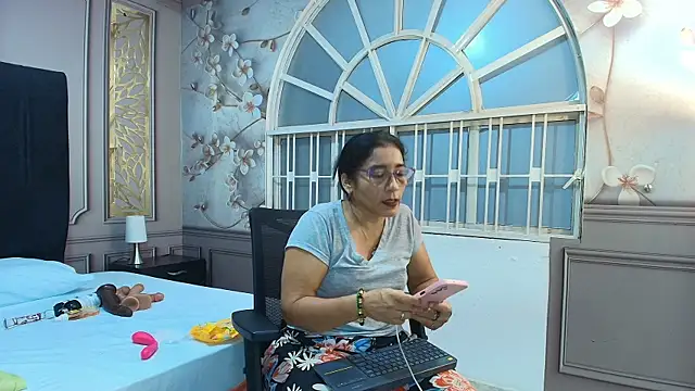 mature bigass   online show from 01.15.26