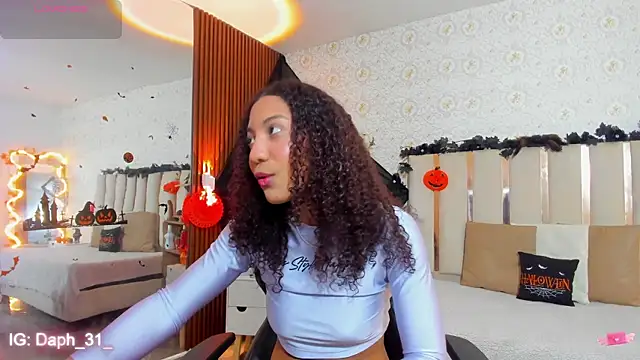 Daphnne tay online show from 10.20.25