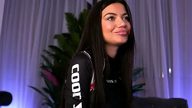 EsmeeLuv online show from 03.08.25