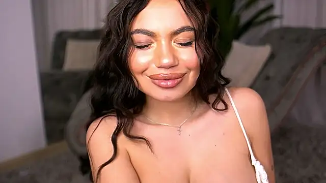 EsmeeLuv online show from 03.17.25