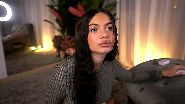 EsmeeLuv online show from 03.18.25