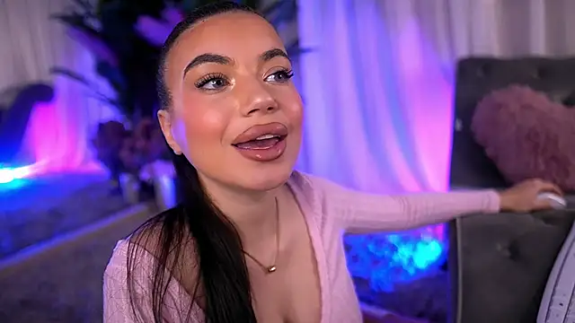 EsmeeLuv online show from 03.20.25