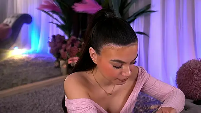 EsmeeLuv online show from 03.20.25