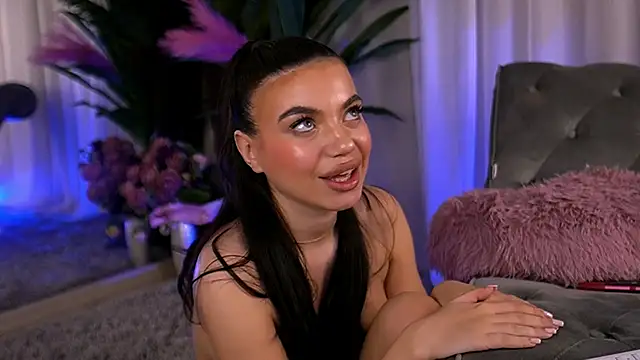 EsmeeLuv online show from 03.20.25