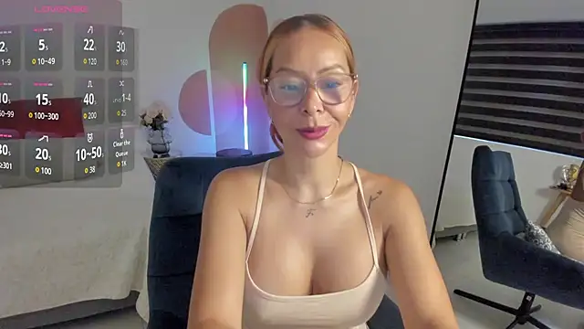 Snapshot of AvaCollinss chatting on 10.03.25 AvaCollinss online show from 10.03.25