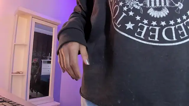 Amy Kiitty  online show from 10.21.25