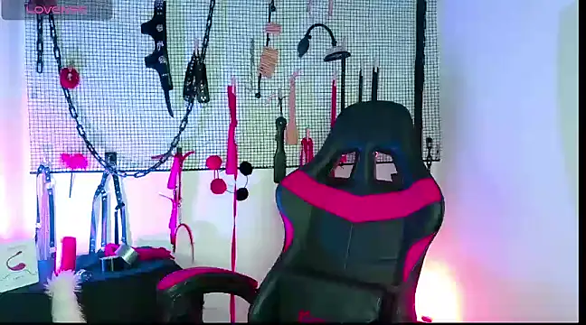 Megaan Greey online show from 12.07.24